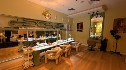 أجواء عصرية في نعومة أنثى سبا، الرياض، منطقة الرياض، المملكة العربية السعودية.