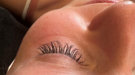 Eyelash extensions at Poppets boutique in Romford, England, GB, showcasing professionalism in beauty services.