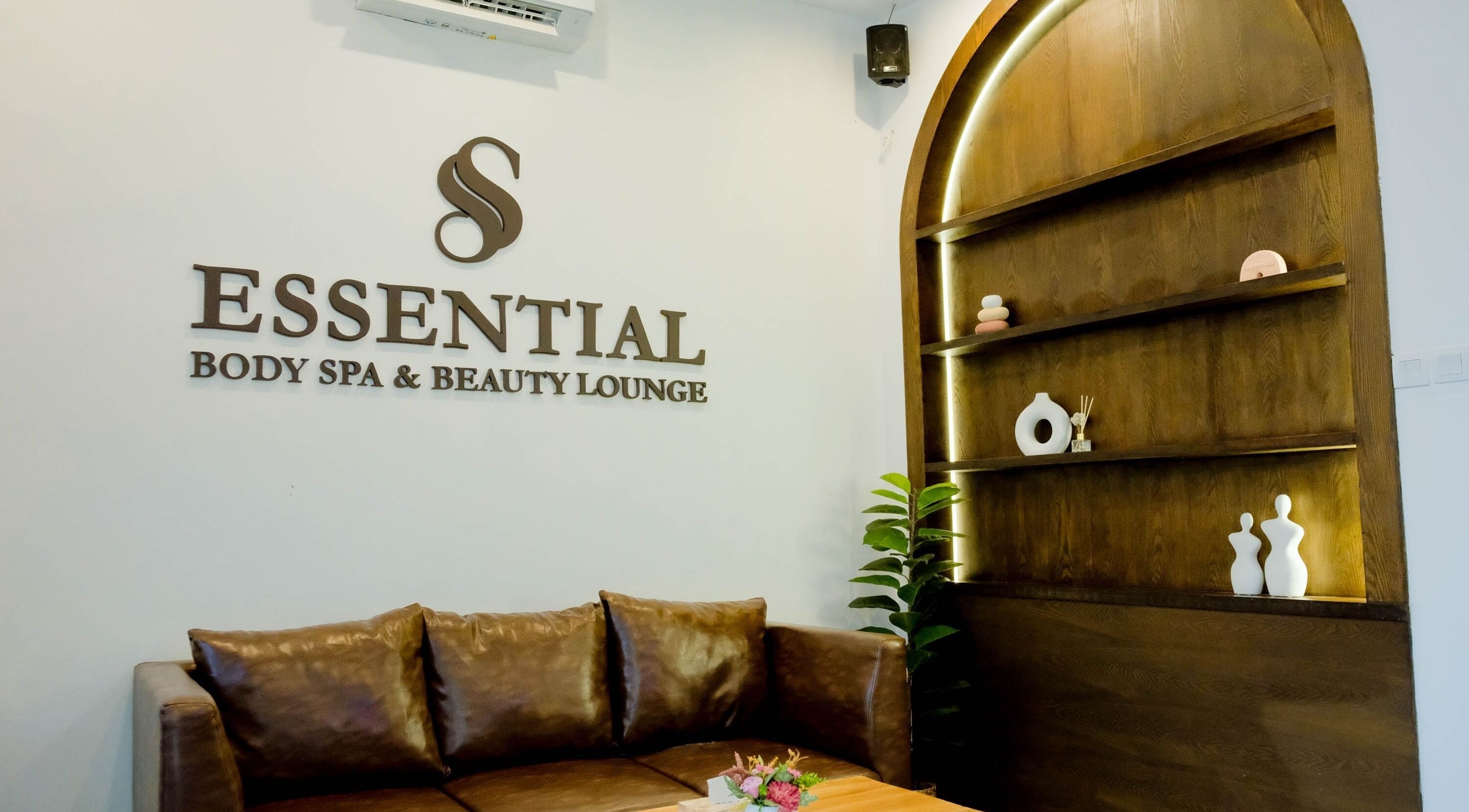 Elegant seating area at Essential Body Spa & Beauty Lounge, Bali, Bali, ID with leather sofa and modern decor.