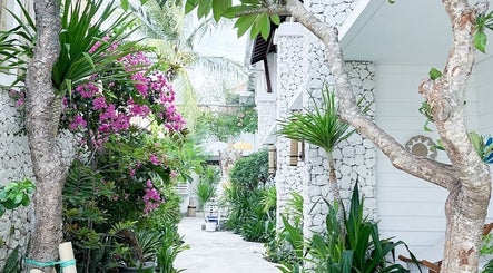 Lush pathway at Thala Spa by The Beach House Resort and Spa, Gili Trawangan, Nusa Tenggara Barat, ID.