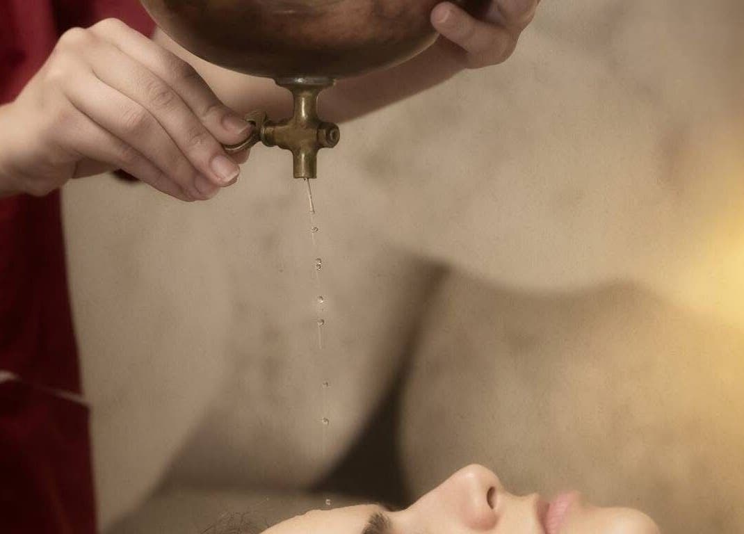 Χαλαρωτικό νερόλουτρο στο Niriides Spa, Αθήνα, GR. Ιδανικό για απόλυτη ευεξία και χαλάρωση.