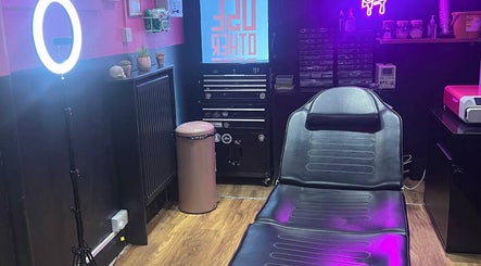 Trendy interior of Pierce Me Jessi B in Newark-on-Trent, England, featuring a modern piercing setup.