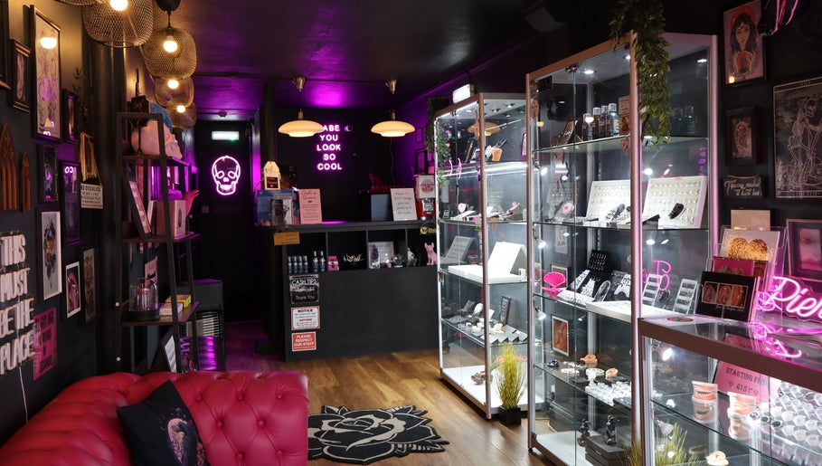 Trendy interior of Pierce Me Jessi B in Newark-on-trent, England, GB with neon lights and stylish decor.