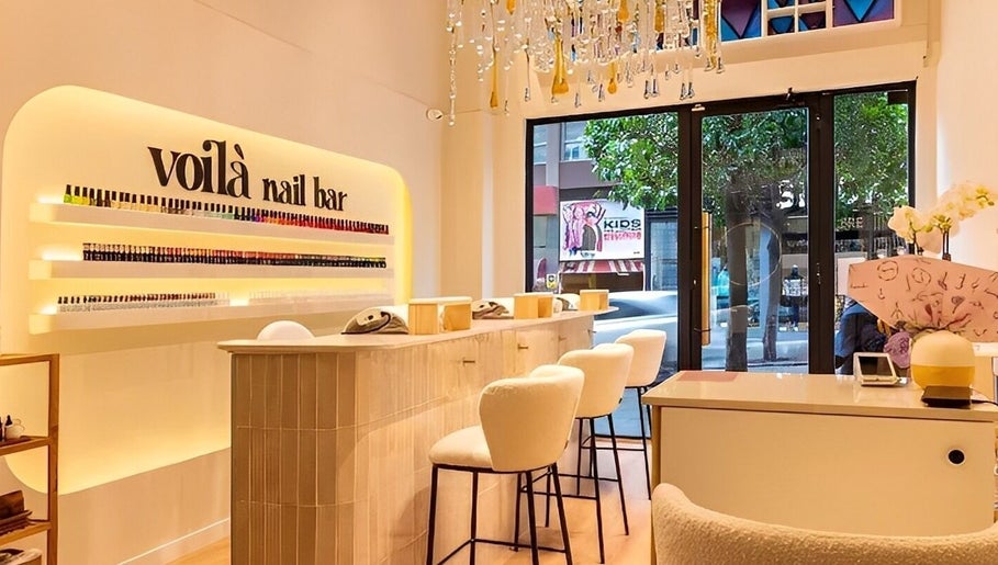 Elegant interior of Voilà Nails And Beauty Gijón, featuring plush seating and chic decor, Gijón, ES.