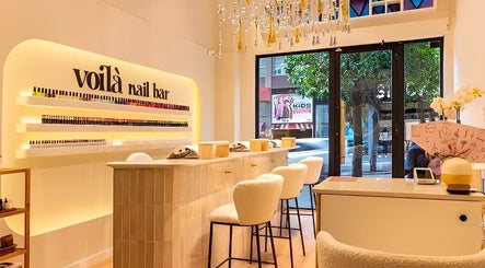 Elegant interior of Voilà Nails And Beauty Gijón, featuring plush seating and chic decor, Gijón, ES.