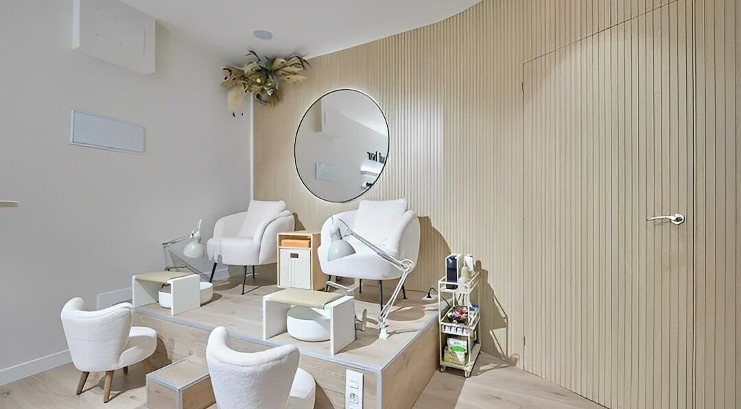 Espacio acogedor en Voila Nails Beauty Madrid, Madrid, Comunidad De Madrid, ES, ideal para tratamientos de belleza.