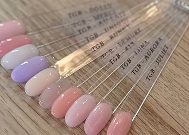 Nagellak kleurenwaaier bij Nailed It By Ash in Purmerend, Noord-holland, NL voor stijlvolle manicures.