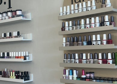 Variedad de esmaltes de uñas en Lunaia Beauty Studio, La Vega, La Vega, DO.