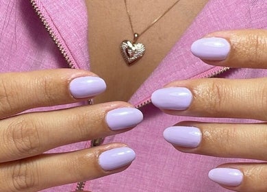 Hermosas uñas lila en Nailskathestudio, Panamá, Provincia De Panamá, PA, destacando estilo y elegancia.