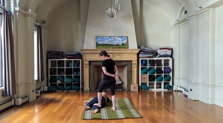 Therapist performing massage at Cynthia's Massage and Bodywork at Bethesda, New Haven, Connecticut, US.