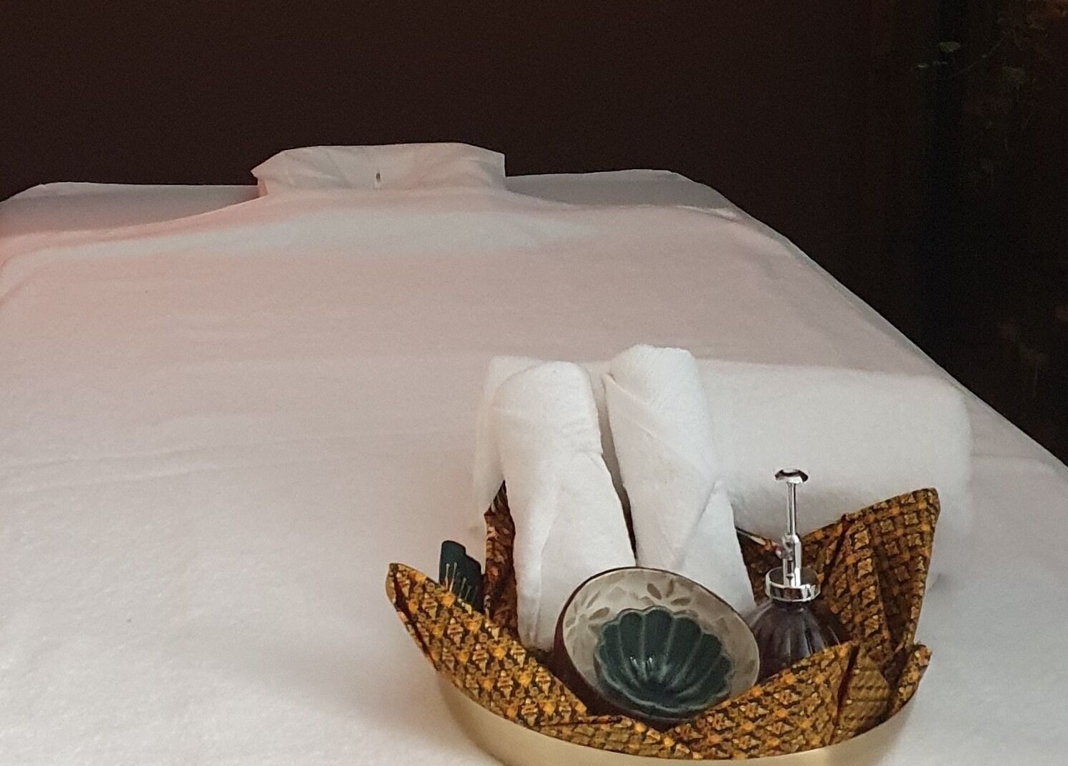 Massage table at Good Thaimes Massage, Altea, Comunidad Valenciana, ES, with towels and aromatherapy set.