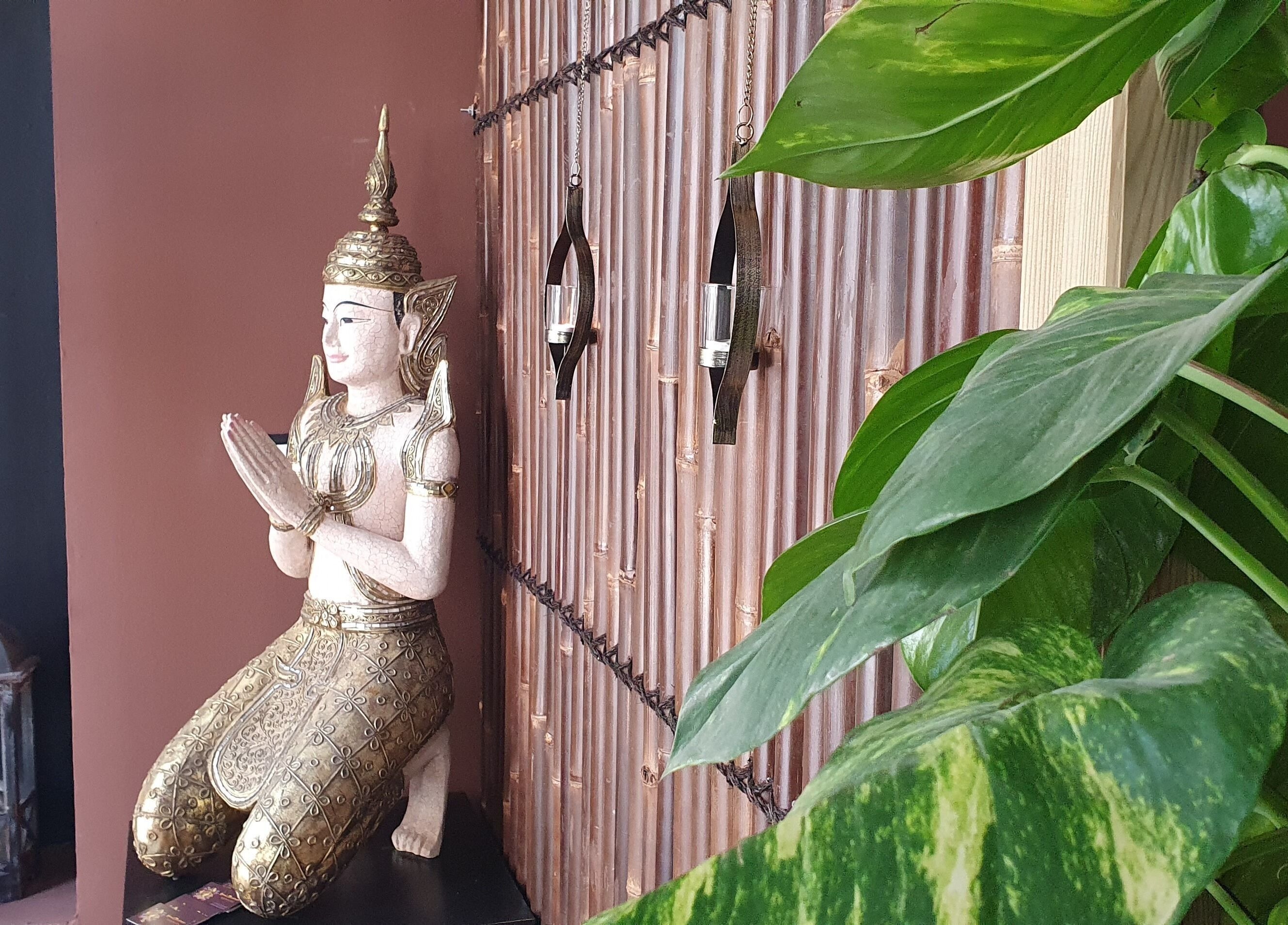Elegant Thai sculpture and greenery at Good Thaimes Massage, Altea, Comunidad Valenciana, ES.