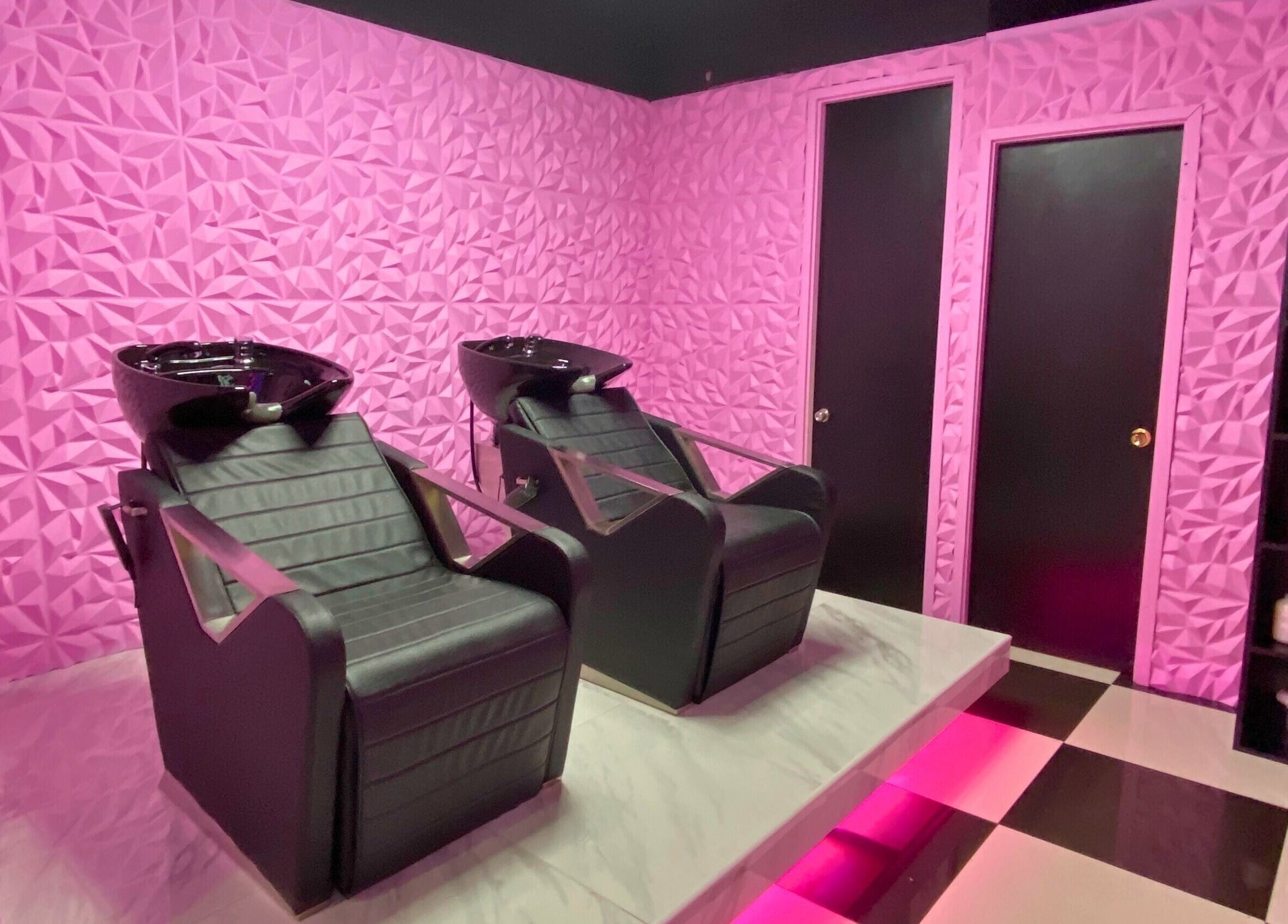 Área de lavado moderna en Qbellachama Las Condes, ubicada en Las Condes, Región Metropolitana, CL.