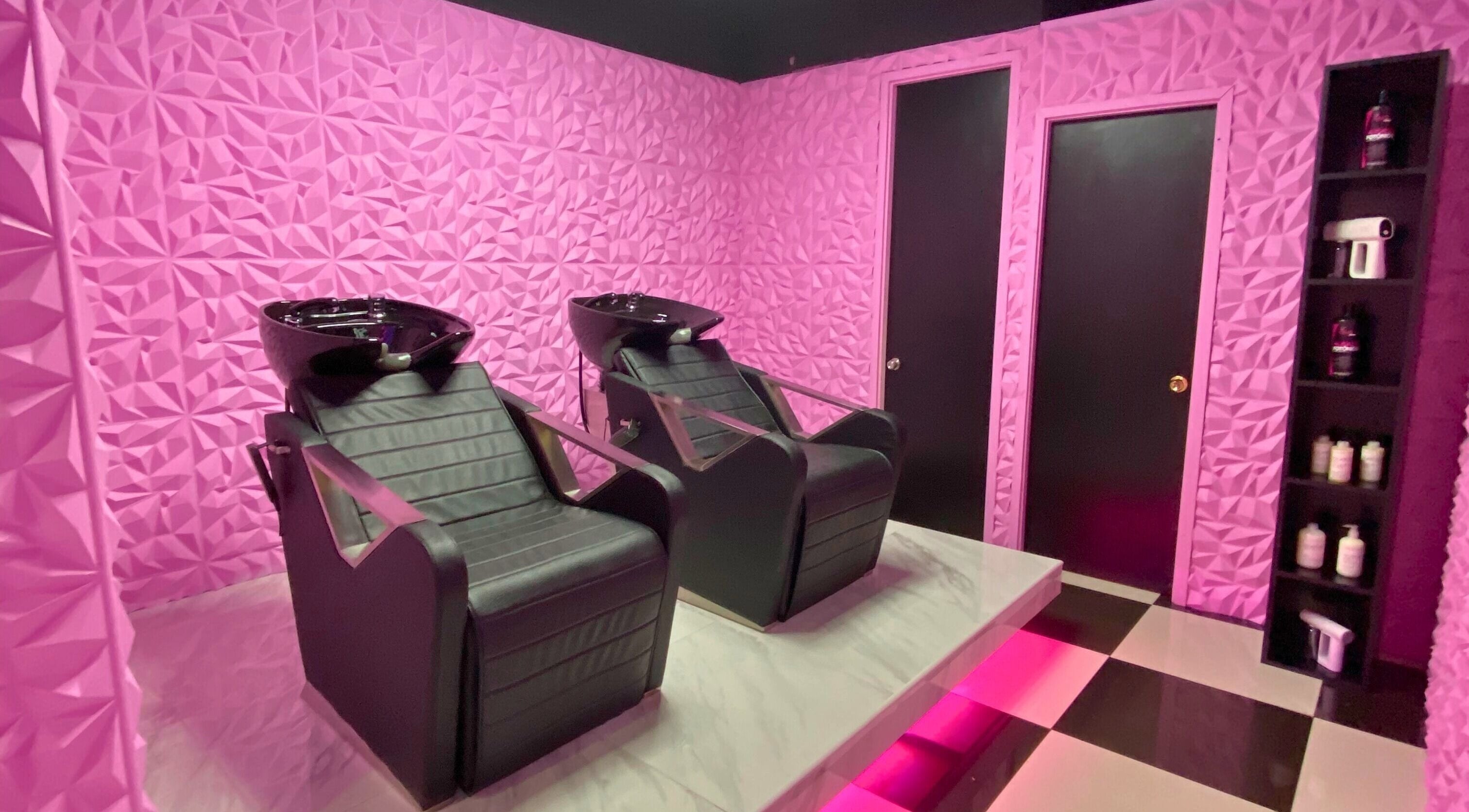 Área de lavado moderna en Qbellachama Las Condes, ubicada en Las Condes, Región Metropolitana, CL.