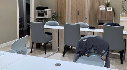 Modern nail stations at 123 Nail Salon in Chicago, Illinois, US offering comfortable seating and clean amenities.