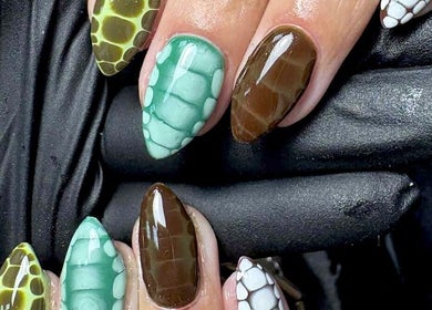 Unique reptile-themed nail art by Rachael Maria Artistry in Belfast, Northern Ireland, GB.