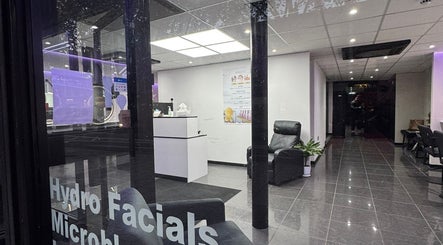 View of the chic entrance at Heritage Skin & Health Chiswick, London, England, GB with modern interiors.