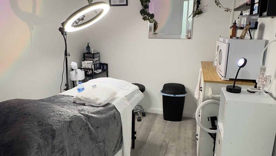 Serene treatment room at Elite Esthetics by Dalal, Lodi, California, US, with modern amenities and tranquil decor.