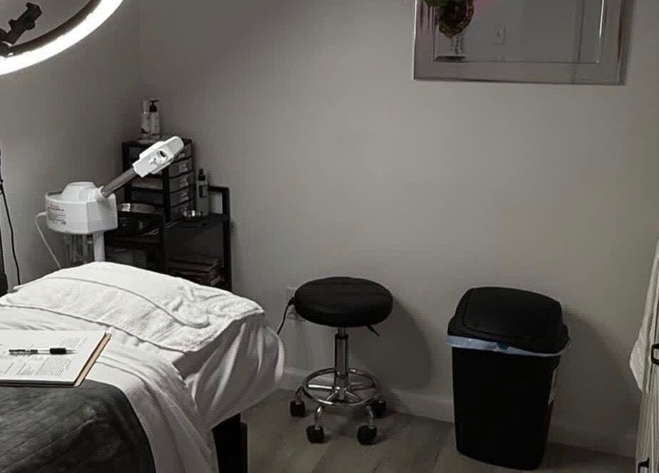 Elite Esthetics by Dalal's serene treatment room in Lodi, California, US, featuring therapy bed and soft lighting.
