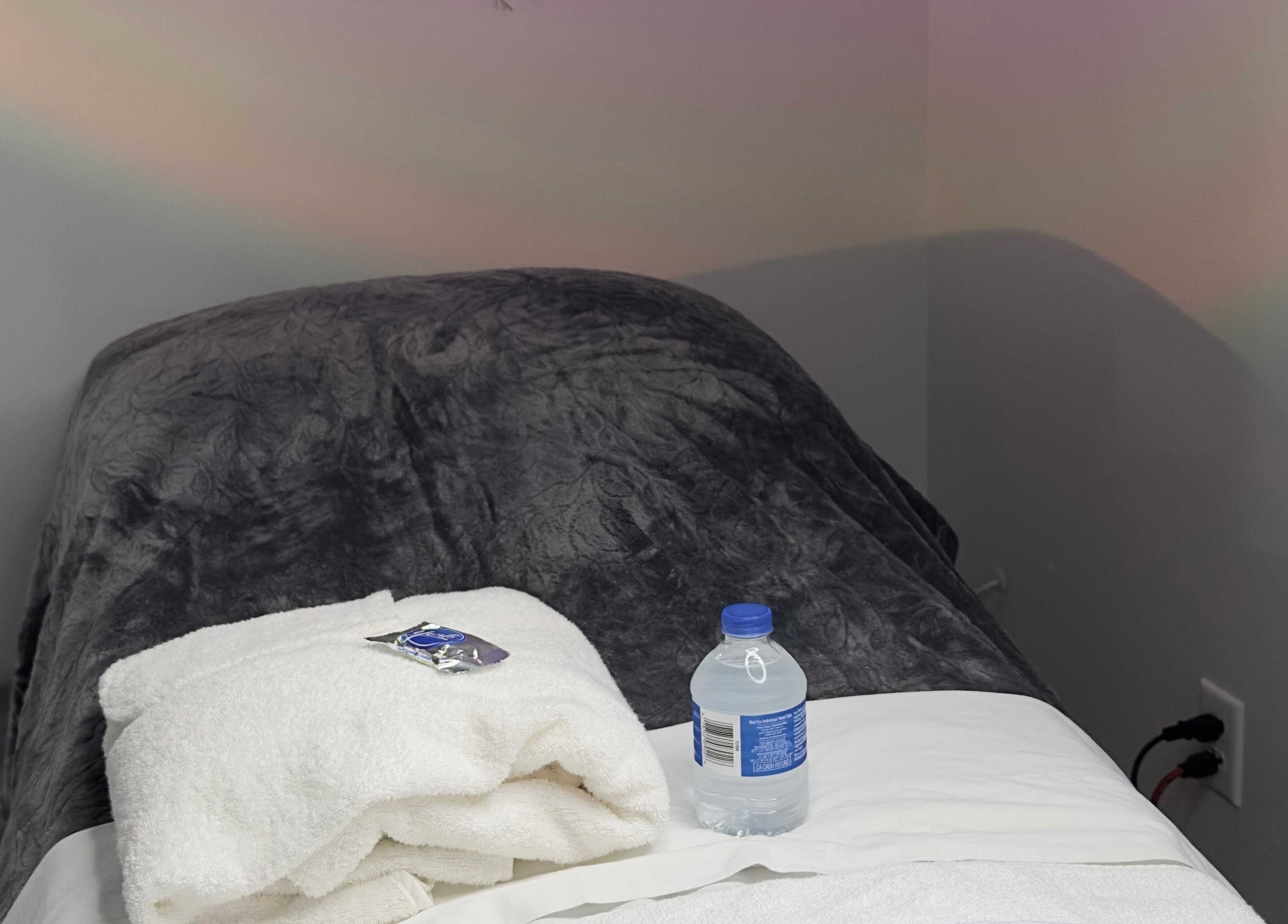 Peaceful massage bed with towels at Elite Esthetics by Dalal, Lodi, California, US.