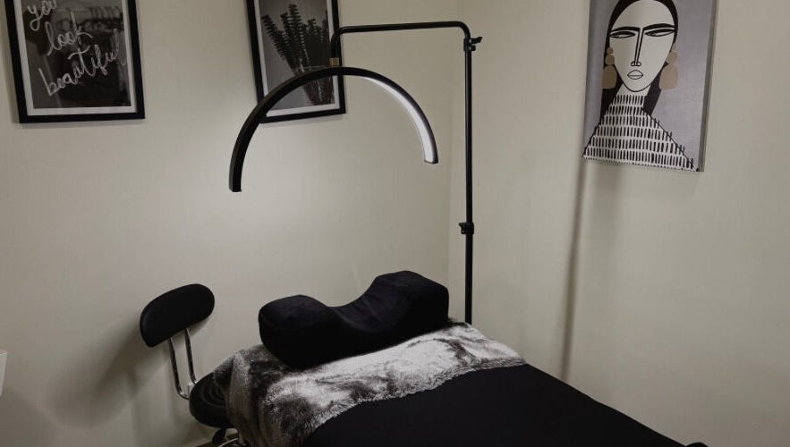 Contemporary therapy room at Sarlash KL, Kuala Lumpur, Wilayah Persekutuan Kuala Lumpur, MY, featuring stylish decor.