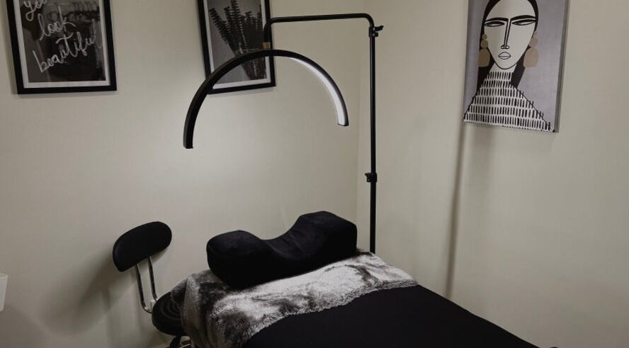 Contemporary therapy room at Sarlash KL, Kuala Lumpur, Wilayah Persekutuan Kuala Lumpur, MY, featuring stylish decor.