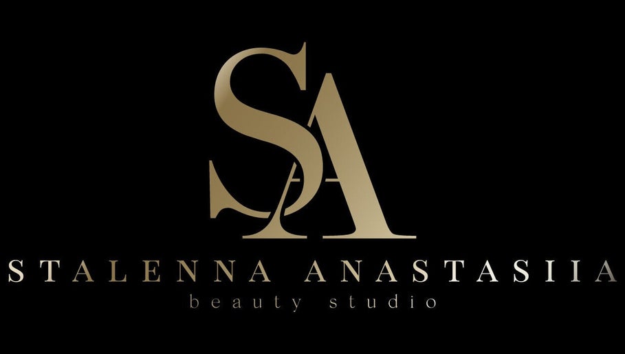 Логотип Anastasia_Stalenna Beauty Studio, Тернопіль, Тернопільська Область, UA на чорному фоні.