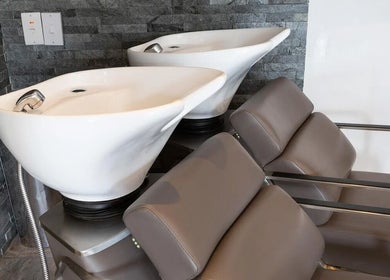 Luxurious hair wash stations at Valencia Salon, Newcastle upon Tyne, England, GB. Modern and inviting design.