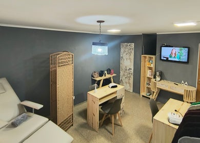Interior moderno y acogedor de Carmelita en Córdoba, Córdoba, AR, con sillas y decoración elegante.