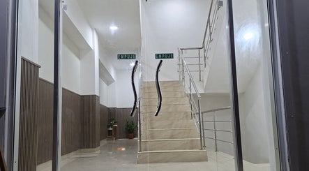 Entrada moderna con escalera en LAFOTOFILM, Santo Domingo, Santo Domingo, DO.