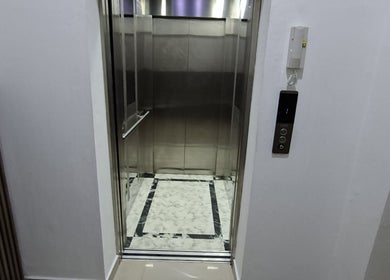 Ascensor moderno en LAFOTOFILM, Santo Domingo, Santo Domingo, DO.