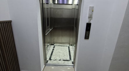 Ascensor moderno en LAFOTOFILM, Santo Domingo, Santo Domingo, DO.