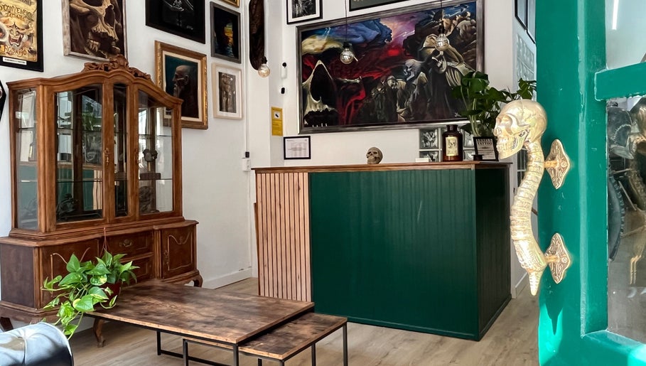 Arrels Tattoo & piercing Barcelona, bilde 1
