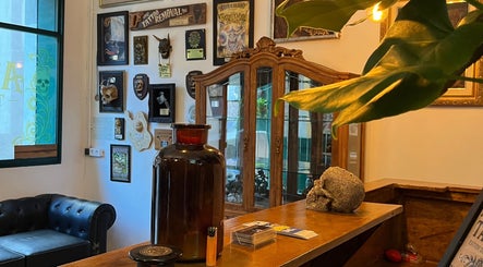 Arrels Tattoo & piercing Barcelona, bilde 2