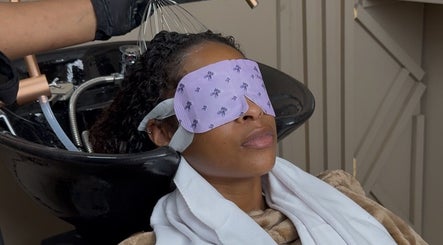 Relaxing hair treatment at Carvedbeautysalon, London, England, GB, showcasing luxury and comfort.