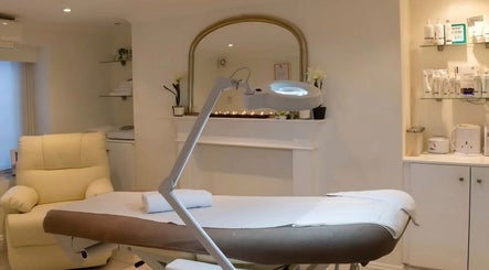 Bright, inviting treatment room at Lashes by ANNA in Richmond, England, GB, showcasing a cozy ambiance.