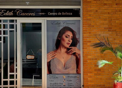 Fachada de Centro De Belleza Edith Caceres, Bucaramanga, Santander, CO, destacando entrada elegante.