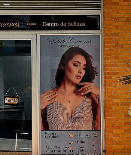 Fachada de Centro De Belleza Edith Caceres, Bucaramanga, Santander, CO, destacando entrada elegante.