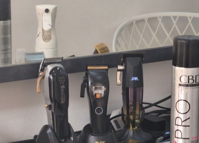 Peralatan penata rambut di VP Hair Studio, Kalimantan Barat, Kalimantan Barat, ID.