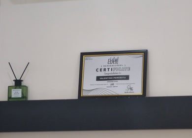 Sertifikat hair studio di VP Hair Studio, Kalimantan Barat, Kalimantan Barat, ID.