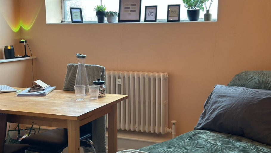 Cozy therapy room at A Gentle Pace Hypnotherapy, Newcastle upon Tyne, England, GB, featuring a comfortable seating area.