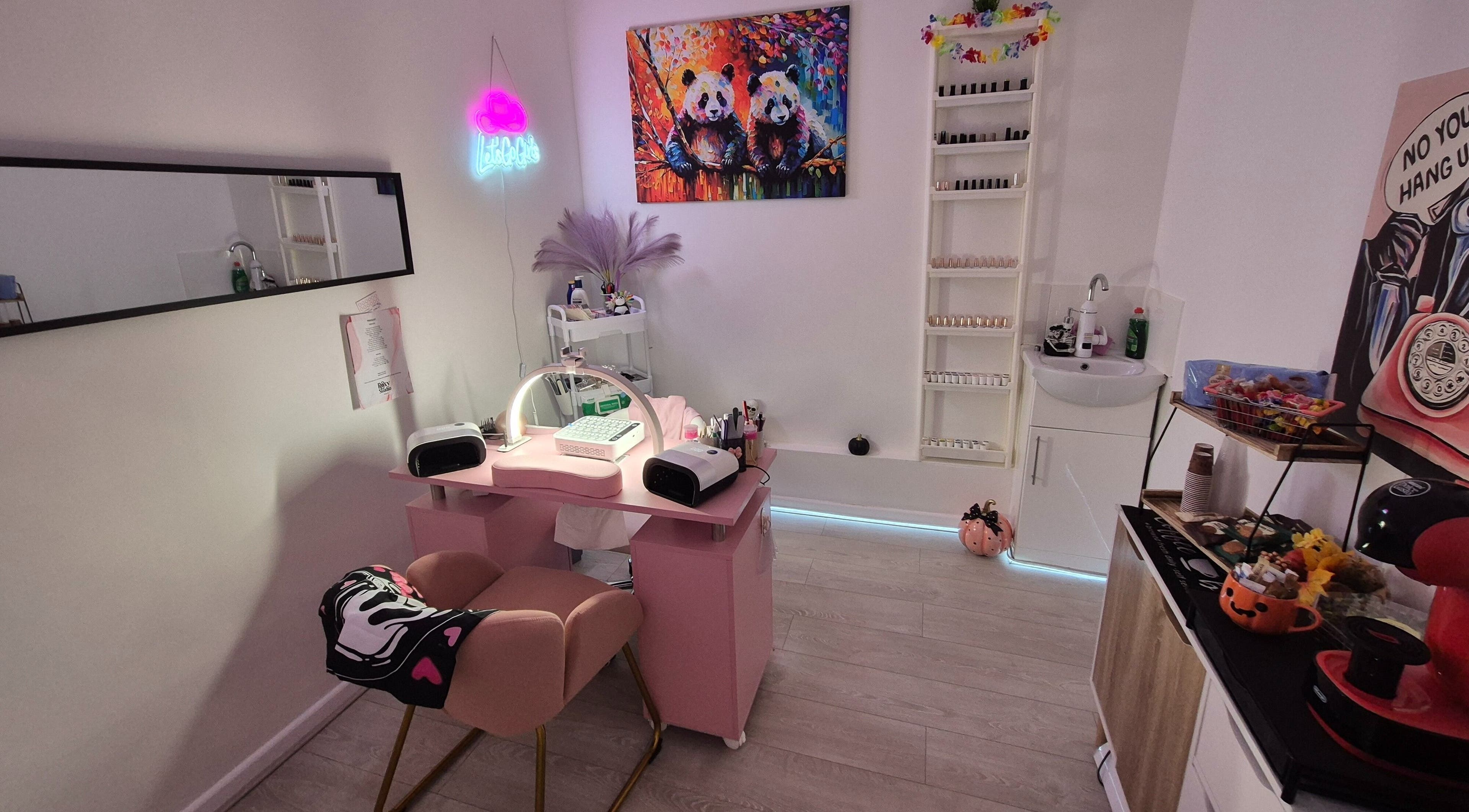 Roxystudio Nails salon interior in London, England, GB, featuring cozy pink decor and nail art supplies.