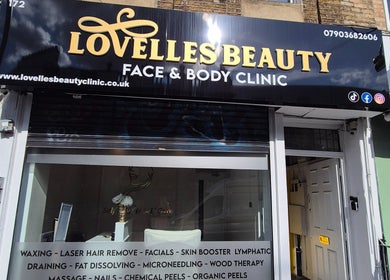 Front view of Roxystudio Nails in London, England, GB featuring elegant signage and entrance.