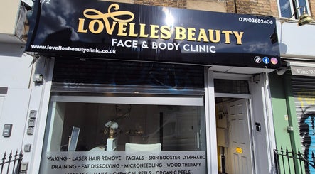 Front view of Roxystudio Nails in London, England, GB featuring elegant signage and entrance.
