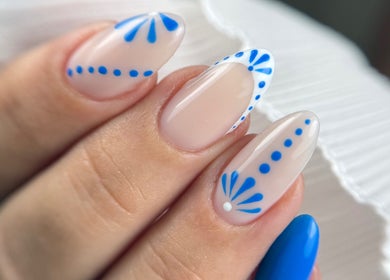 Ongles artistiques bleu à Chanails_77, Brie-comte-robert, Île-de-france, FR.