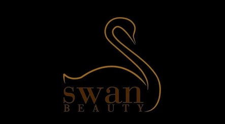 Logo di Swan Beauty Monteverde, eleganza raffinata in nero e oro a Roma, Lazio, IT.