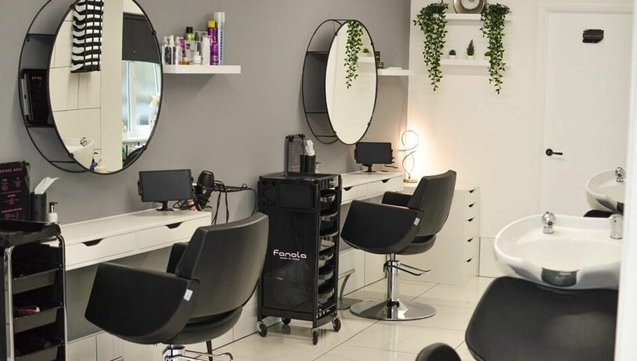 Perfected Hair and Beauty Studio, bilde 1