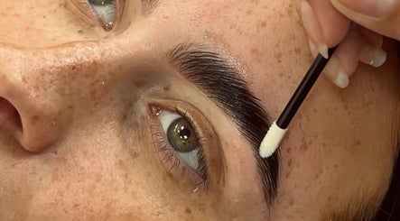 Close-up of eyebrow grooming at Barbie.Browz, Belfast, Northern Ireland, GB highlighting precision and detail.