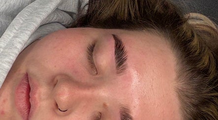 Close-up of styled brows at Barbie.Browz in Belfast, Northern Ireland, GB, showcasing expert brow techniques.
