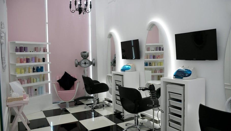 Luxurious salon interior at Relive Spa ريلايب اسفا, Al Rayyan, Doha Municipality, QA, showcasing chic decor.